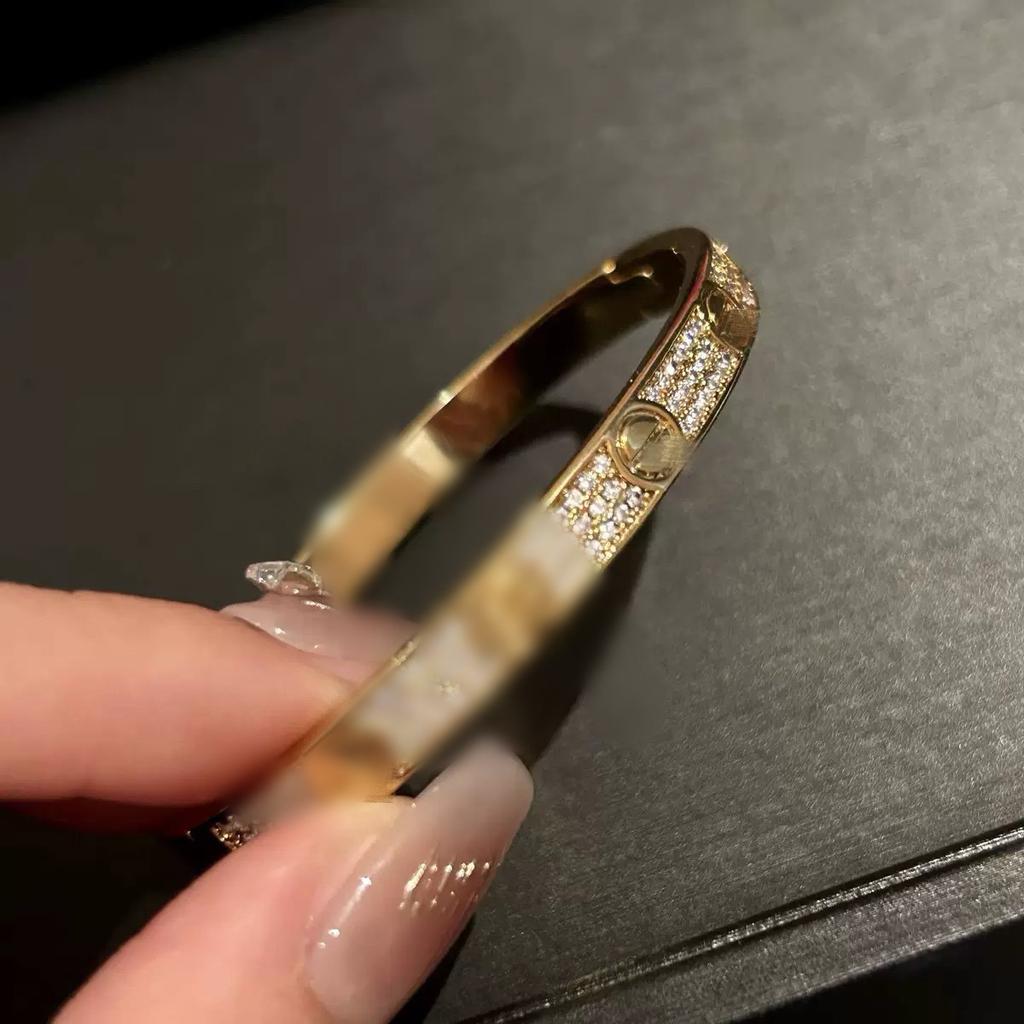 2026 klassisches Rautenmuster Vollbohrer Armband Damen leicht luxuriös High-End breit und schmal vergoldet 18K Diamant Partnerarmband