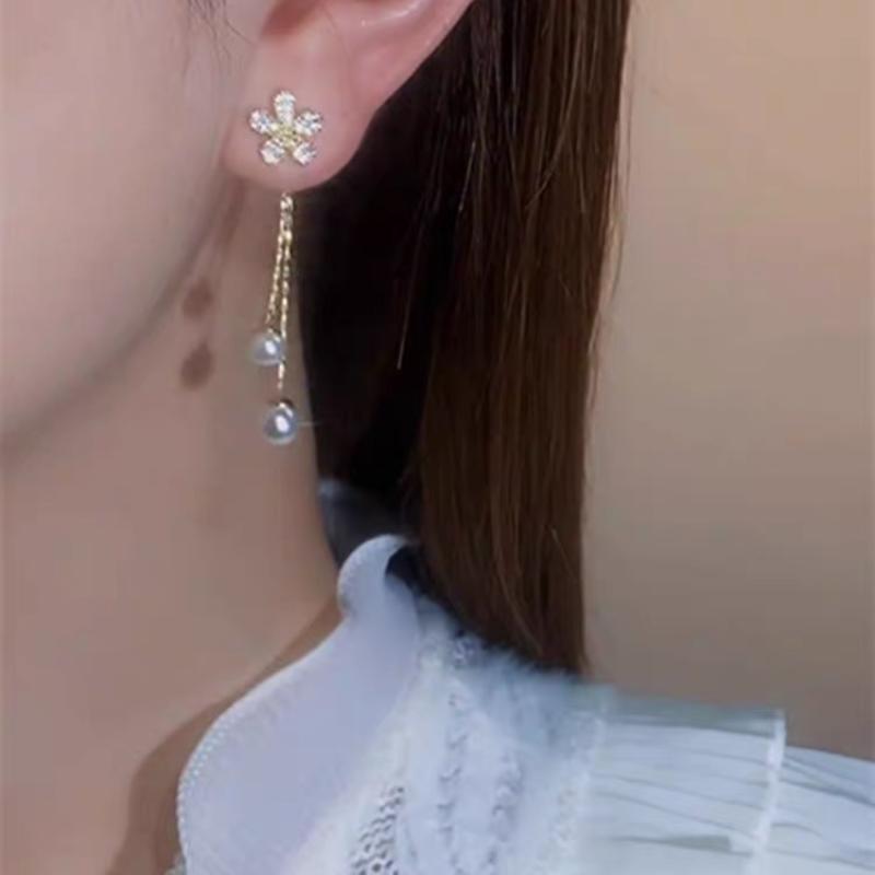 Orecchini Trendy con Nappa a Fiore di Perla Sintetica Design Unico Orecchini Pendenti a Fiore di Cristallo per Donne Gioielli da Festa Regalo
