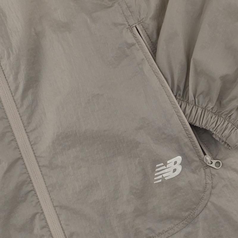New Balance Women Breeze Light Ultra Lightweight Woven Jacket Nbnag2w522