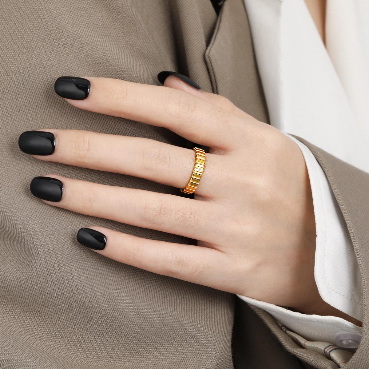 

Minimalist Striped Checkered Ring, Titanium Steel, Fade-Resistant, Fashionable Women s Statement Ring, Trendy Finger Jewelry 5#