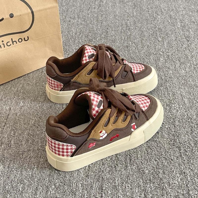 Little White Shoes Women's New Autumn Student Bread Shoes with Skirts Versatile Niche Platform Sports and Leisure Board Shoes