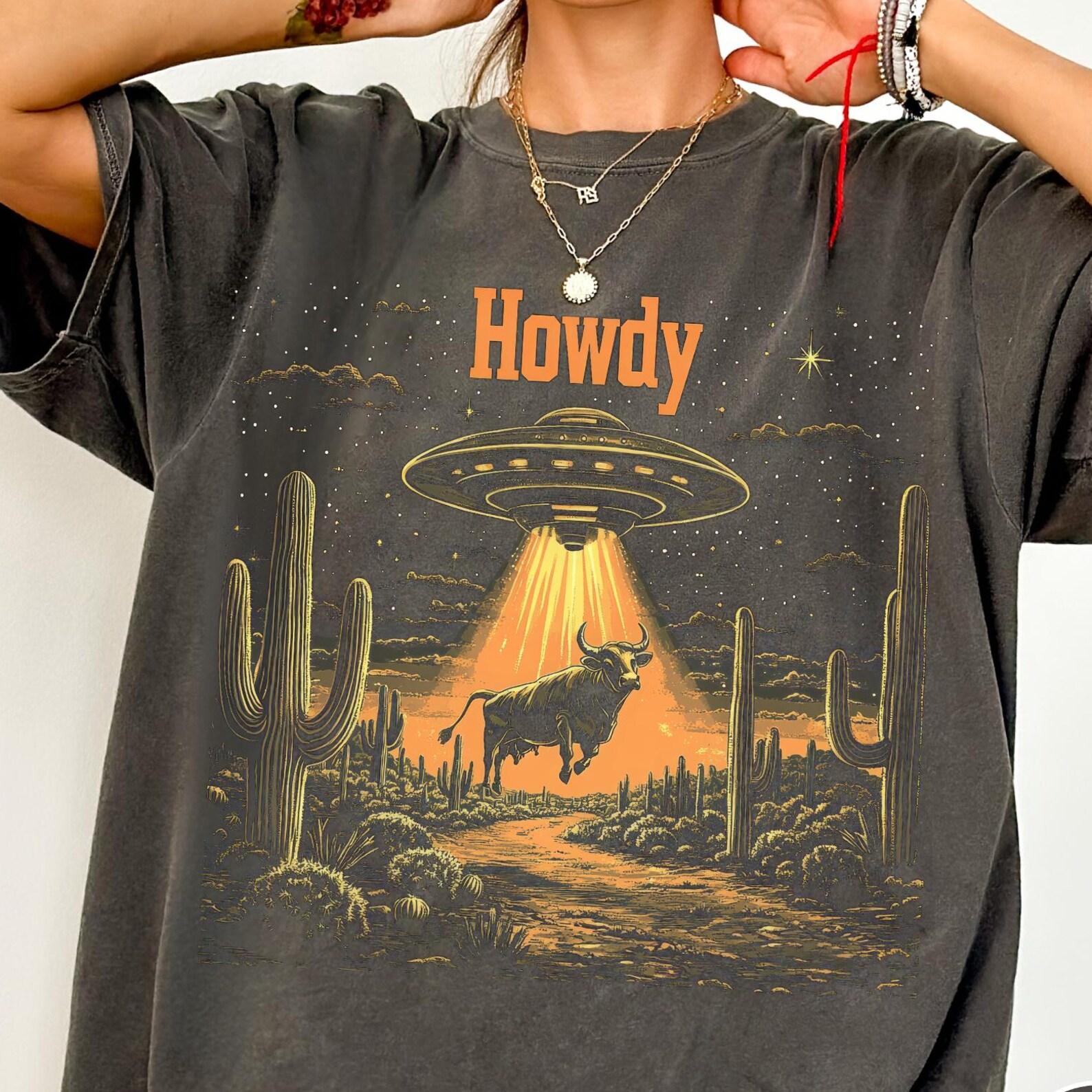 Howdy UFO Cow Comfort Colors® Shirt, Funny Alien Abduction T-Shirt, Unisex Western UFO Tee, Retro DeserT-Shirt, Alien Cow Lover Gift Tee L