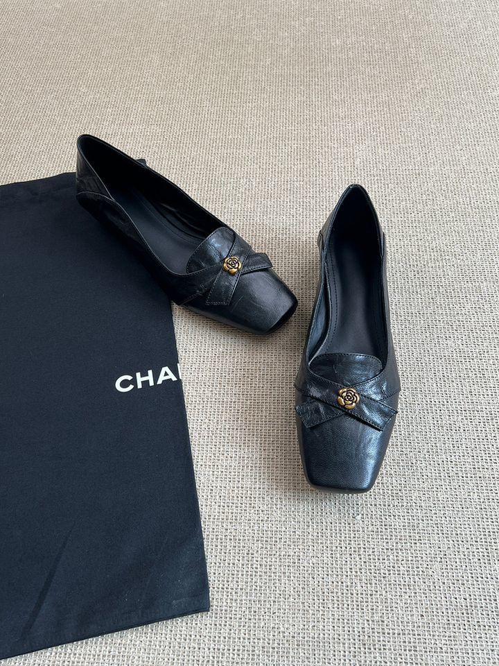 Vintage camellia loafers women's 2025 new square head flat Mary Jane small leather shoes commuter single shoes