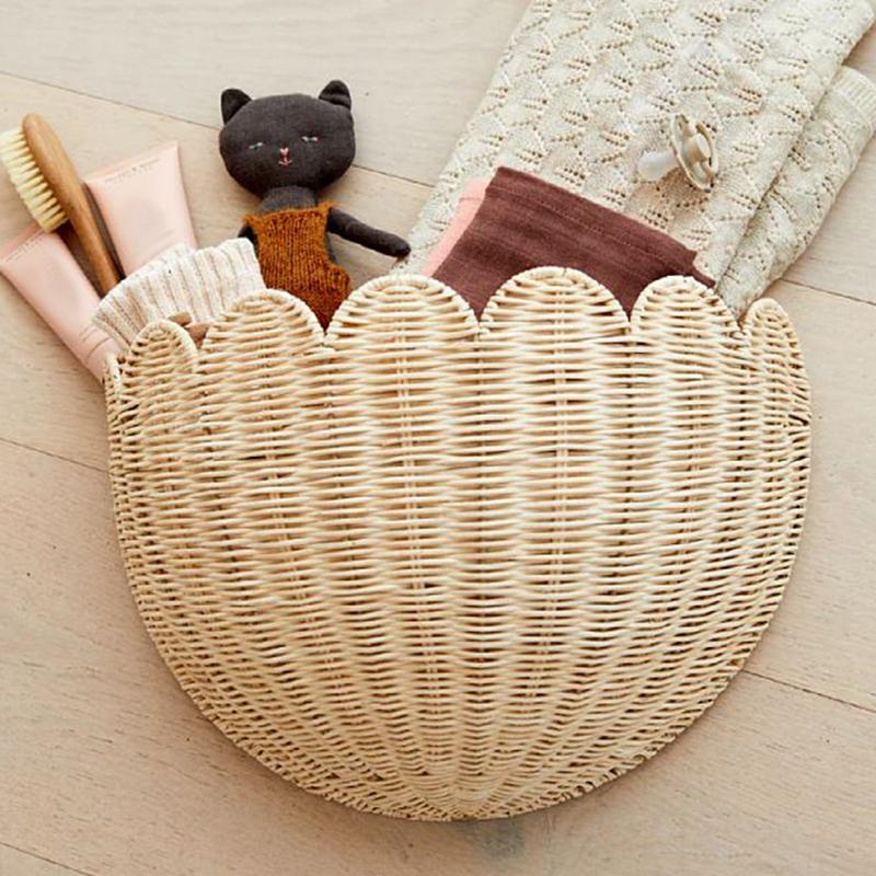 Hand-woven Rattan Wall-Mounted Basket Wicker woven Wall Basket Scalloped Storage Organizer For Room Home Decor Storage Basket