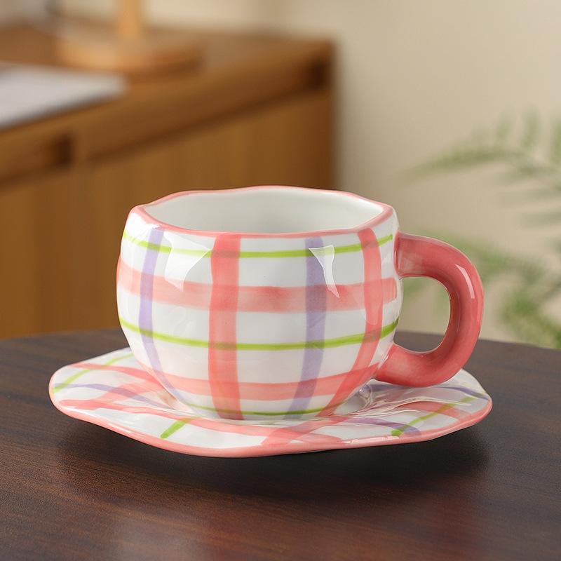 Small floral creative ceramic coffee cup and saucer, hand-squeezed, hand-painted irregular high-value breakfast cup
