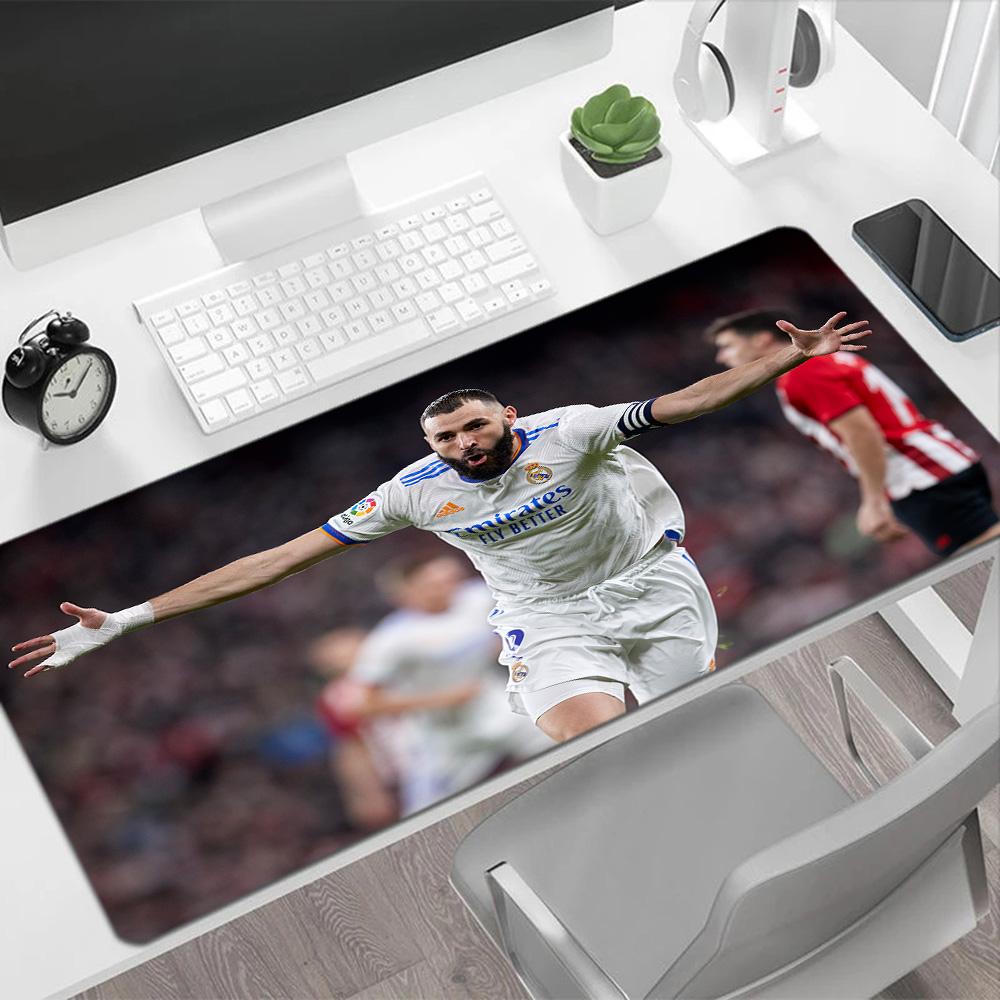 Arsenal Player Action Large Mouse Pad Desk Mouse Pad Desktop Mouse Pad Non-Slip Rubber Bottom Gaming Accessories Ideal Gift for Gamers