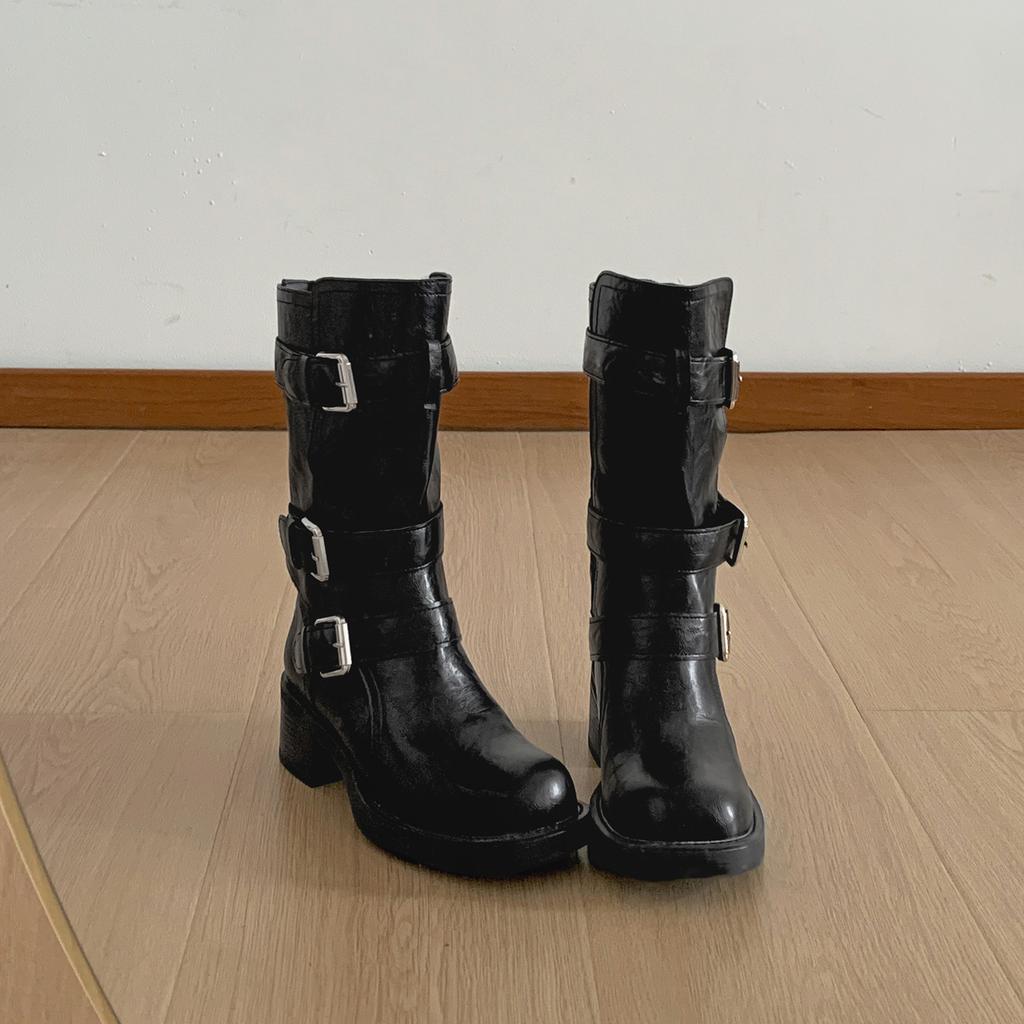 Schwarze Retro-Martin-Stiefel mit dickem hohen Absatz im britischen Stil für Damen 2025 neue Herbst-Stiefel für kleine Personen, höhenverlängernd und dünn, kurze Stiefel