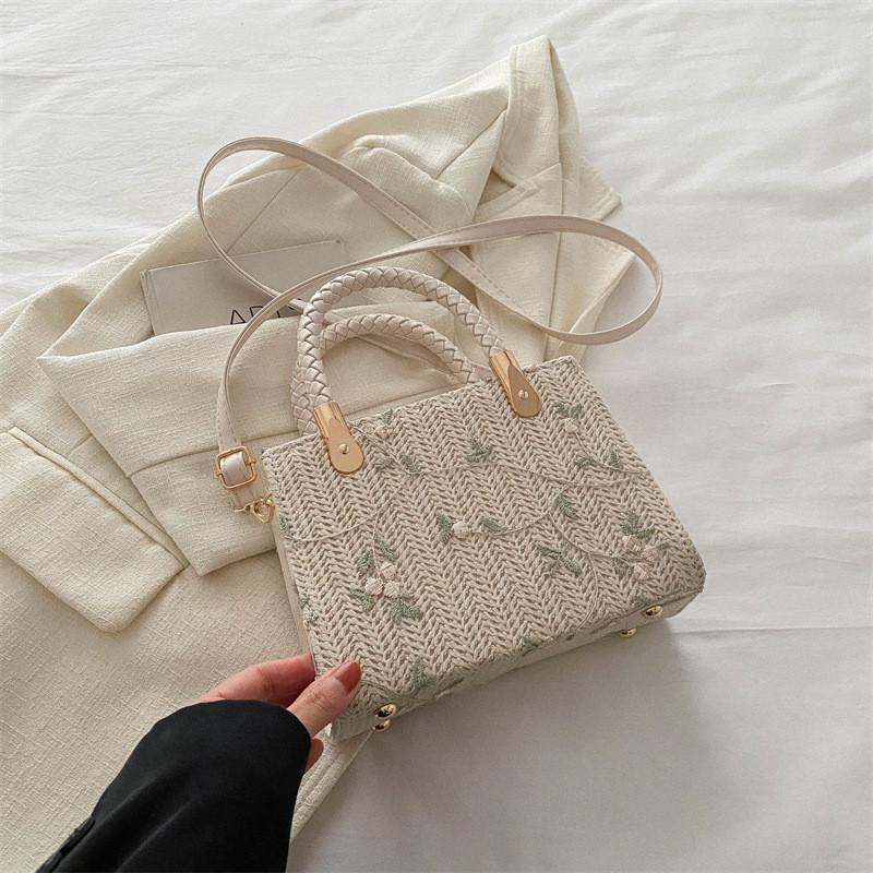 Stylish 2024 Woven Handbag Trendy Casual Shoulder Tote Bag For Everyday Use