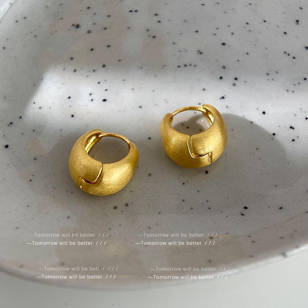 

Классические овальные серьги из матового металла Niche — корейская мода высокого класса золотой