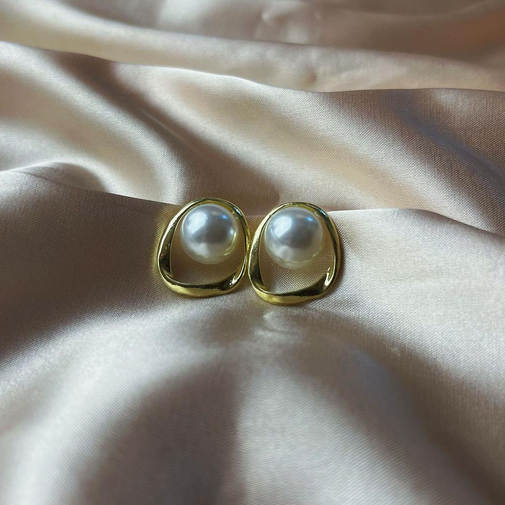 Light Luxury Pearl Earrings, High-end Sense, Simple Commuter Jewelry, Versatile Earrings, Exquisite Temperament