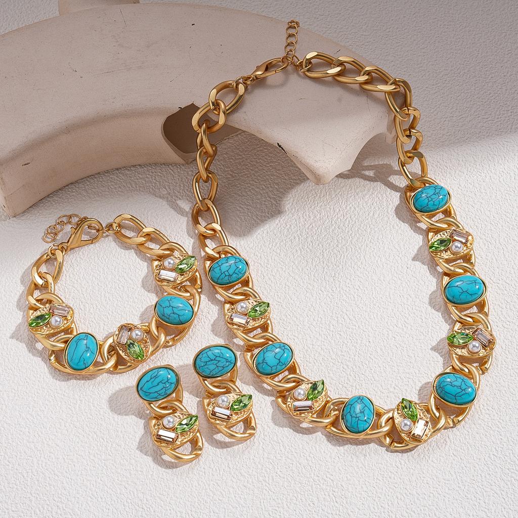 მოდური სამკაული ქალის კომპლექტისთვის