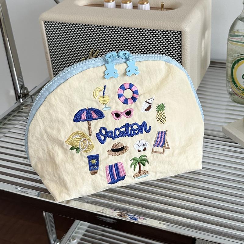 

Cartoon Embroidery Women s Cosmetic Bags Portable Ladies Travel Toiletry Storage Bag Lightweight Simple Female Purse Clutch бежевий