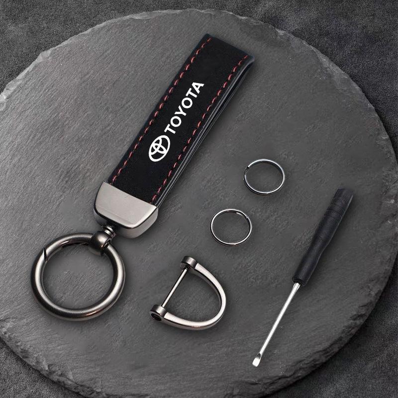 GQUL6 For Toyota Tacoma Tundra 4Runner TRD Highlande Rav4 C-HR Carbon Fiber Leather Car Keychain Metal Keyring Key Chain Pendant Gifts