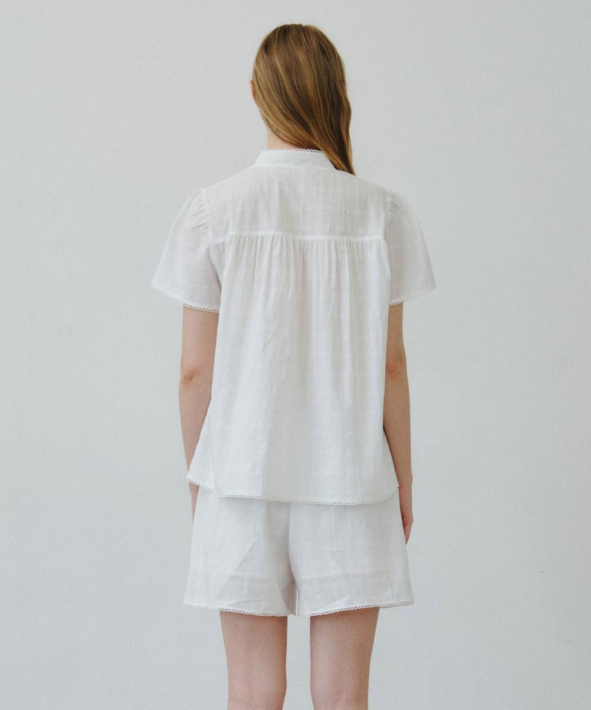 MAIS Lace Trimming Shirred Blouse / White
