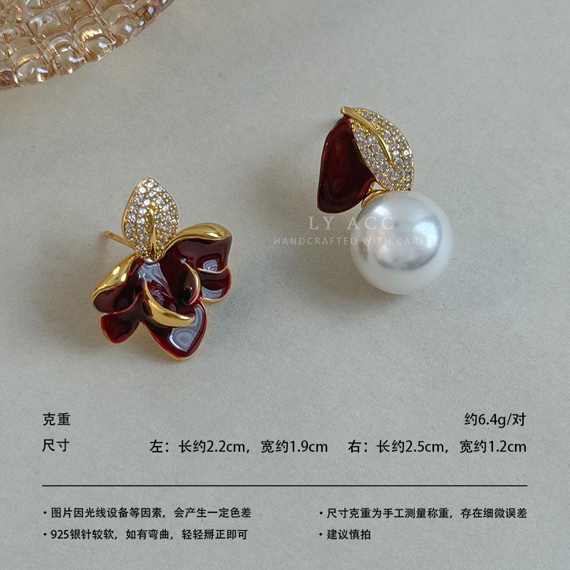 Fashion and novel oil drop flower diamond leaf earrings warm pearl pendant design niche gorgeous high-end stud earrings