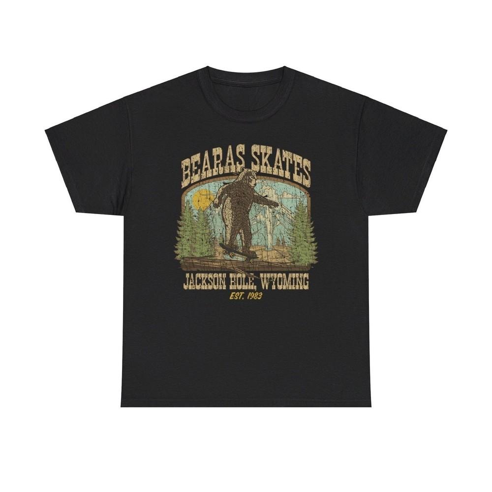 

Bearas Skates Est 1983 Jackson Hole Wyoming T-shirt 4XL