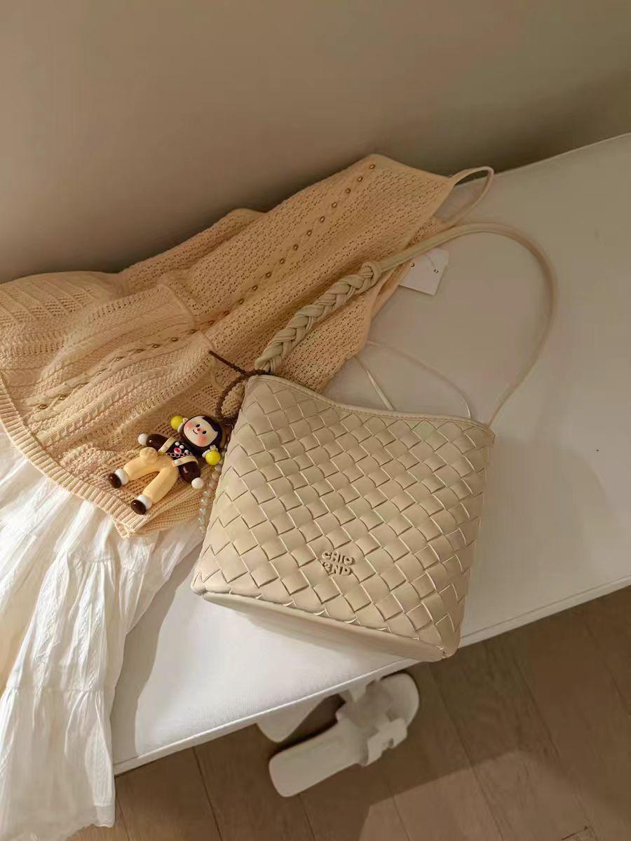 

Nanfeng versatile trend store owner s original pearl murmur tote bag women s off-white woven bag one-shoulder crossbody bag