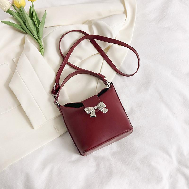 

Trendy Street Style 2024 Fashion Casual Bucket Bag Vintage Shoulder Crossbody Small Bag Minimalist Stylish Tote Bag Women червоний