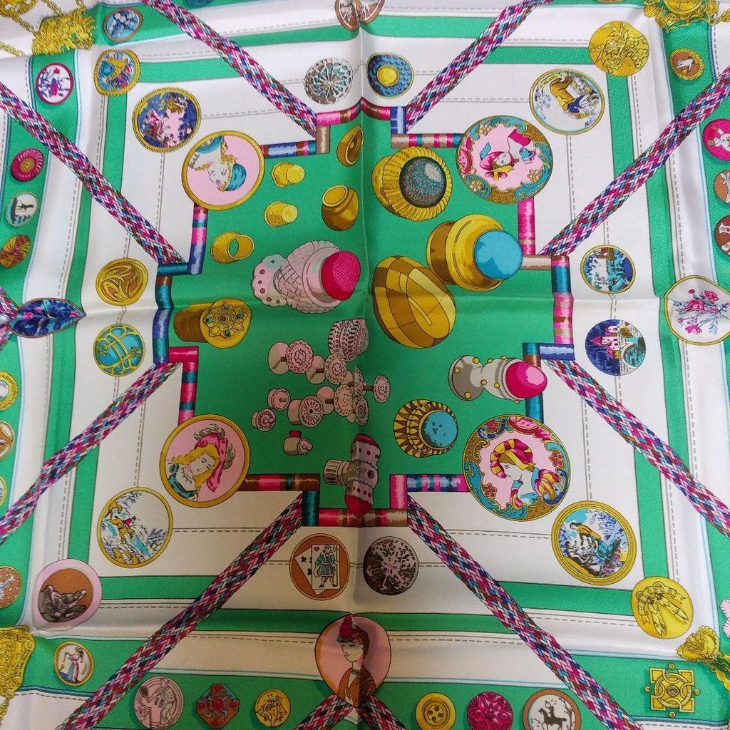 Used Final price reduction. Hermes scarf Carr
