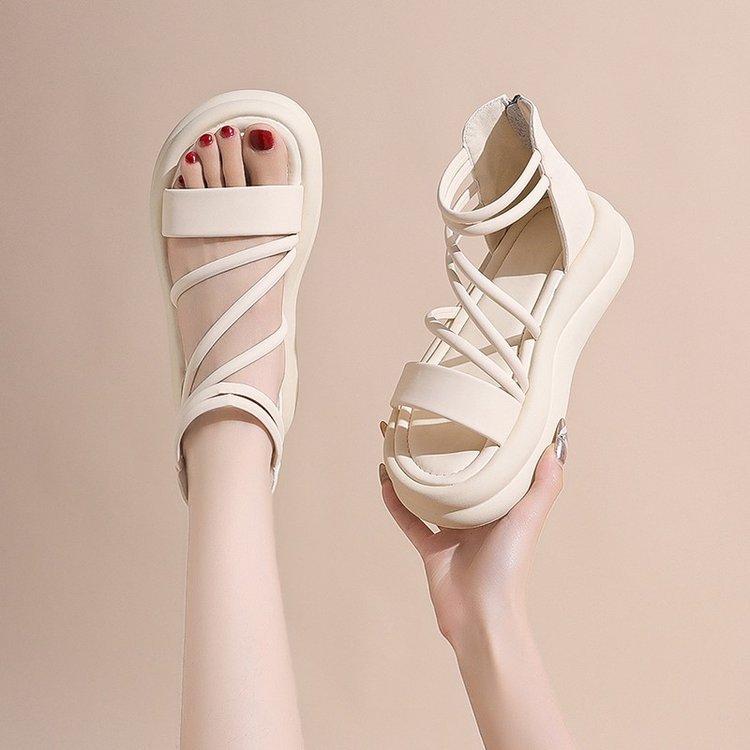 Strap-on Sandals Women's Summer 2025 New Popular Retro Fashion Small Muffin Platform Roman Sandals