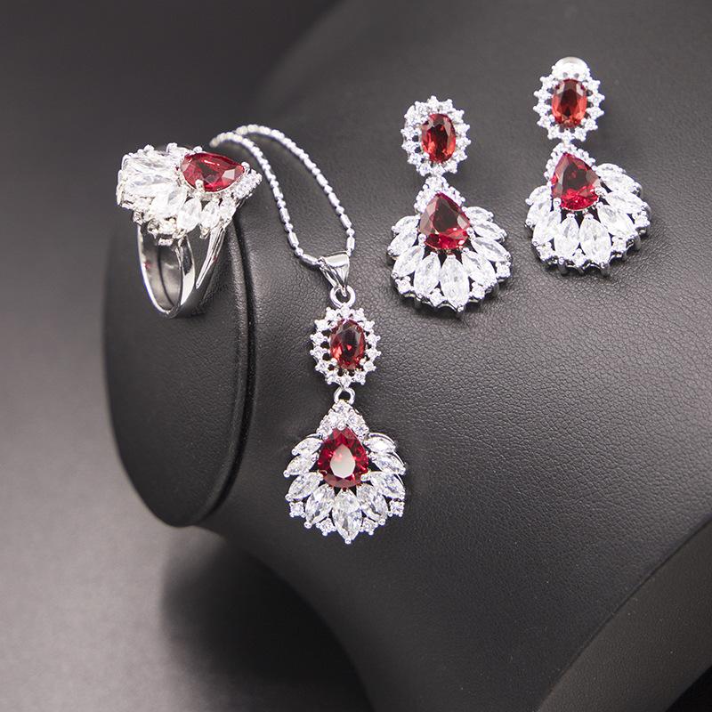 Dámský přívěsek náhrdelník náušnice sada šperky Ruby Dámské vintage šperky s kapkou vody, sada šperků