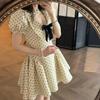 Vestido de Estilo Francés con Lunares, Mangas Abullonadas, Cuello en U, Cintura Ceñida y Falda de Paraguas