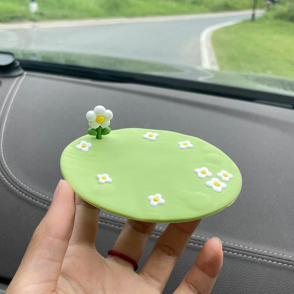 

Adorable Cartoon Car Decor Set: Non-Slip Base for Ornaments, Heat-Resistant Flower Cup Mats | Washable & Versatile Interior Acce