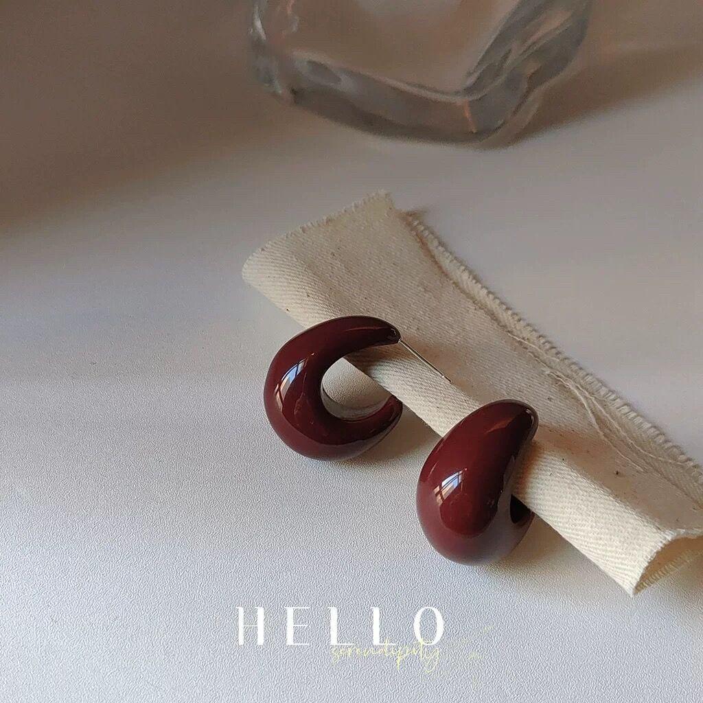 

Anke La High-End Water Drop Retro Earrings - Exaggerated Hong Kong Style Dangle Studs