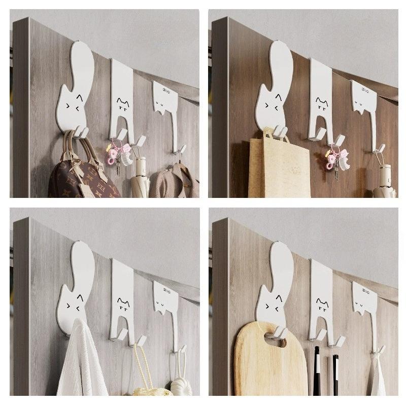 The Wall-mounted Clothes Hanger with Hooks Behind The Door and No Need for Drilling Is Used for Storing Clothes and Hats