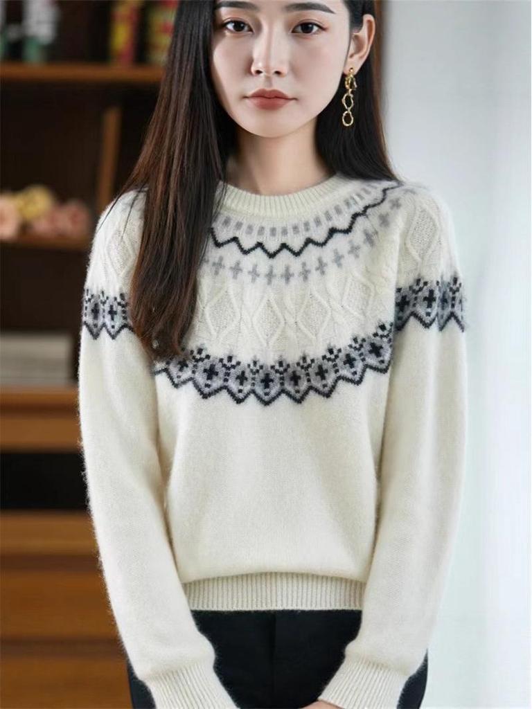 Women's Off-White Wool Pullover Sweater - Autumn/Winter Fashion, Loose Fit, Versatile Knit