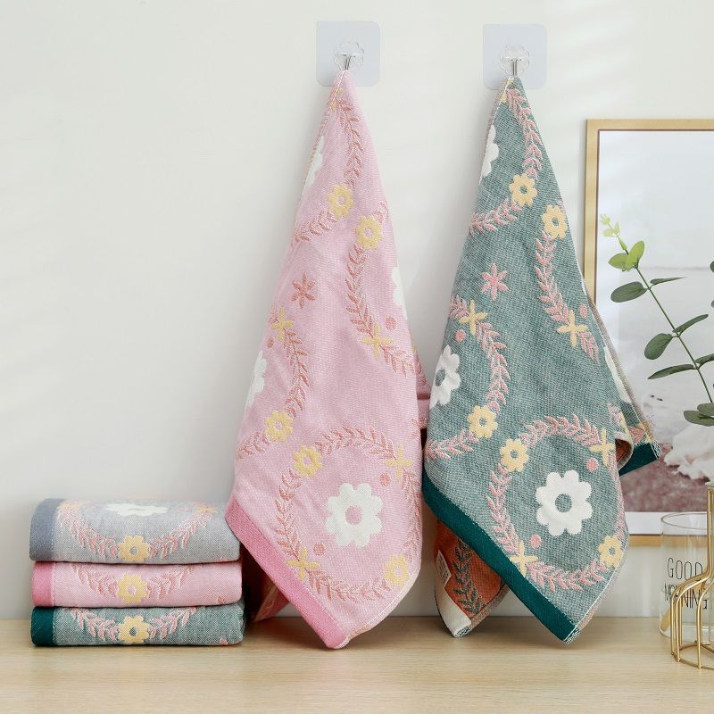 Towel Cotton with Four Layers of Gauze, Adult Household Towel Face Washing and Water Absorbing Shower Towel