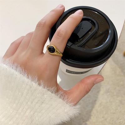 Retro Schwarzer Edelstein Zeigefingerring für Damen - Cool, Stilvoll, Nischen-Design.
