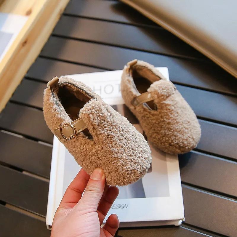 

Детская обувь принцессы для зимы, мокасины для девочек, теплые, нескользящие, 2024, новые модные шикарные детские туфли на плоской подошве, однотонные, универсальные 24 хаки