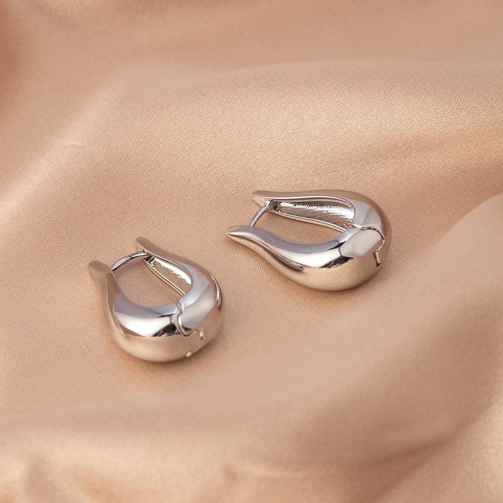 

Элегантные минималистичные серьги-кольца U-образной формы - Изящный дизайн для женщин