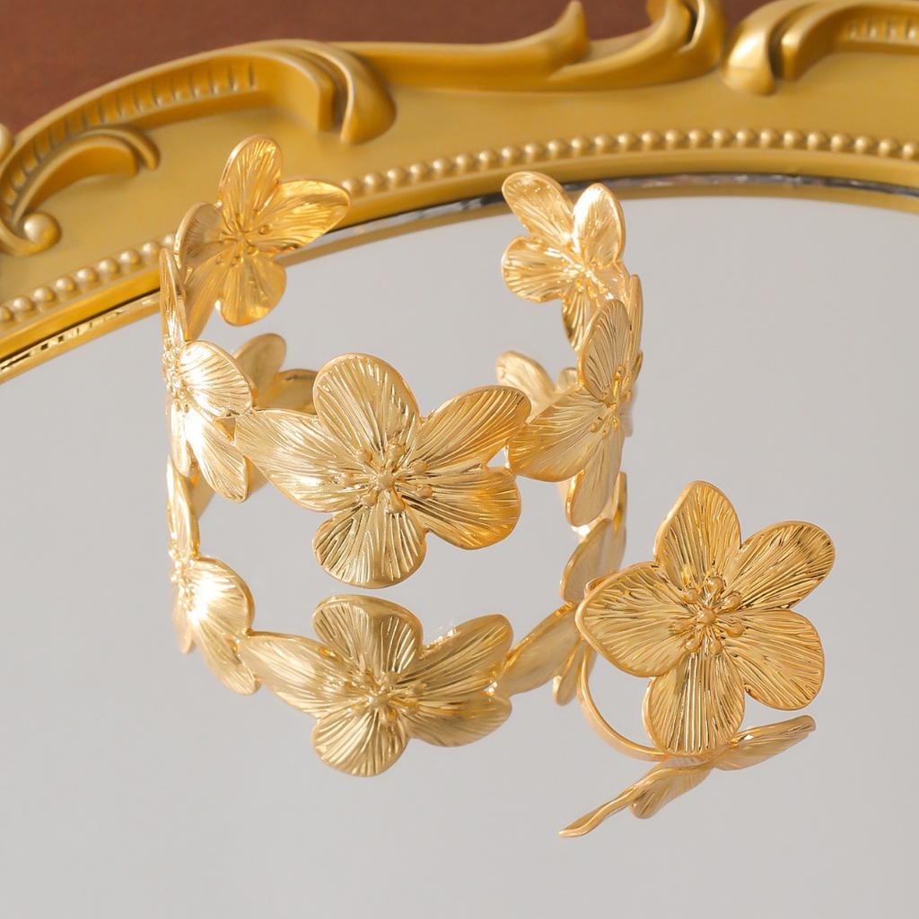 Medieval Vintag Exaggerated Metal Flower Ring High Sense Elegant Antique Light Versatile Bracelet