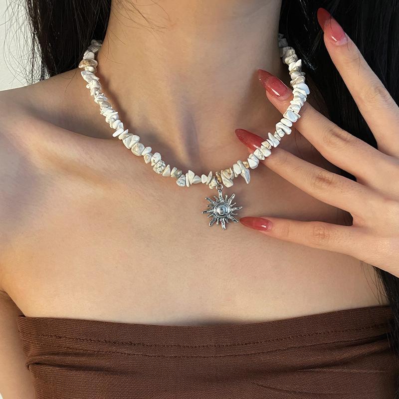 Retro Hip Hop Ethnic Style Sun Pendant Necklace Beaded Collarbone Chain For Women Neck Decor Accessories Gift