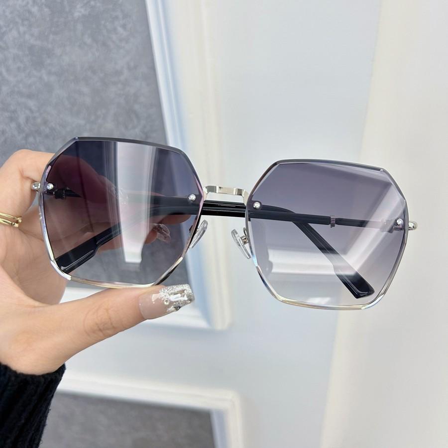 Classic Fashion Sunglasses Women Menshoupai