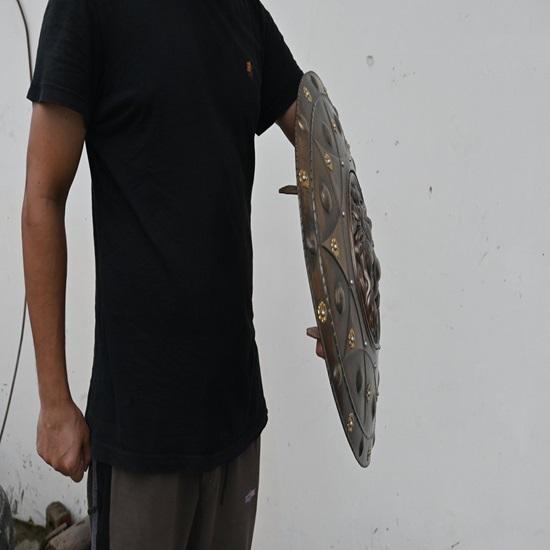 45,72 cm Schild Mittelalterlicher Löwengesichts-Stahlschild Historische Nachstellungen Authentisches Anpassen Heizer Rundschild