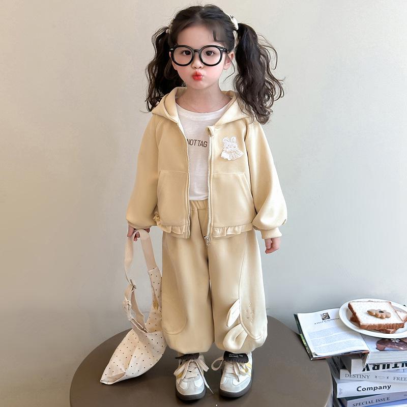 

2025 Girls Fashionable Two-Piece Sporty Sweatshirt Set for Spring & Autumn 120 cm жёлтый