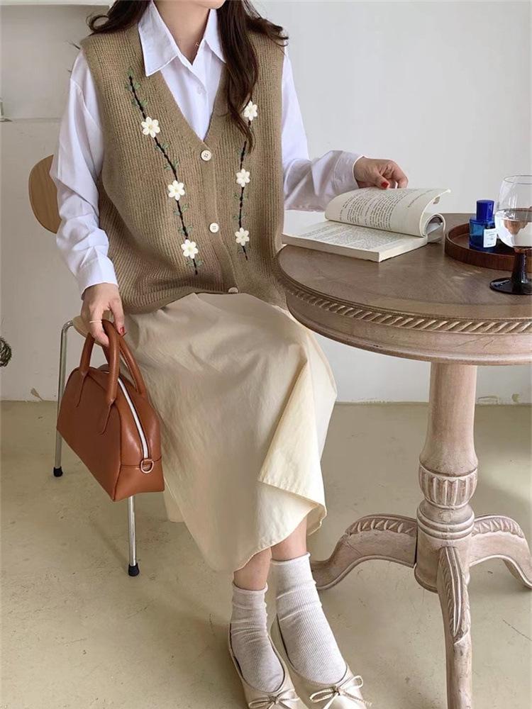 Women's Embroidered Knitted Cardigan Vest with Shoulder Pads - Autumn/Winter Layered Sweater Jacket