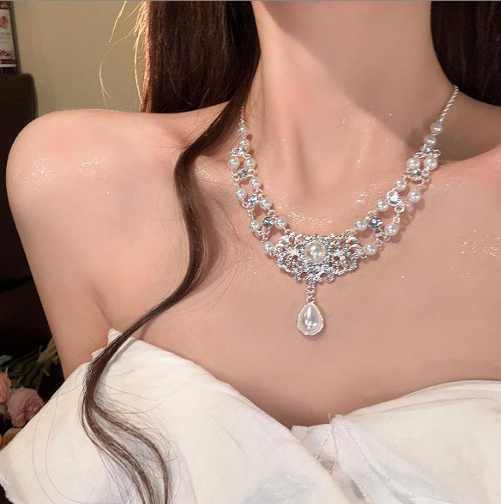 Exquisite Crystal Choker Necklace: Elegant Luxury Jewelry for Women