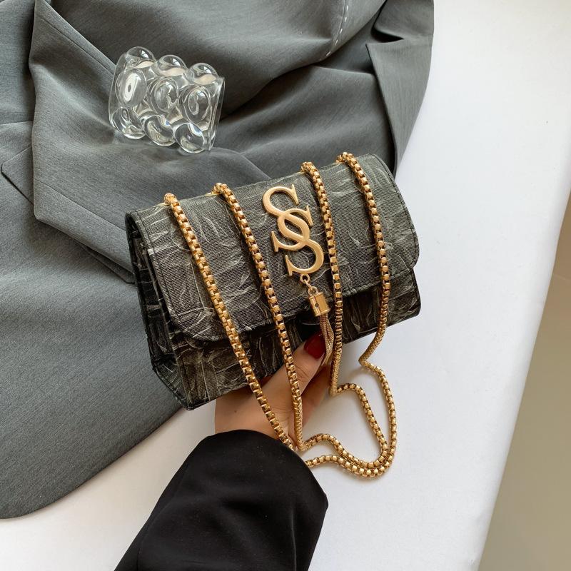 

Новая сумка через плечо, персонализированная иностранная сумка с цепочкой, женская, летняя, 2024 года, маленькая квадратная сумка, нишевая, простая женская сумка чёрный