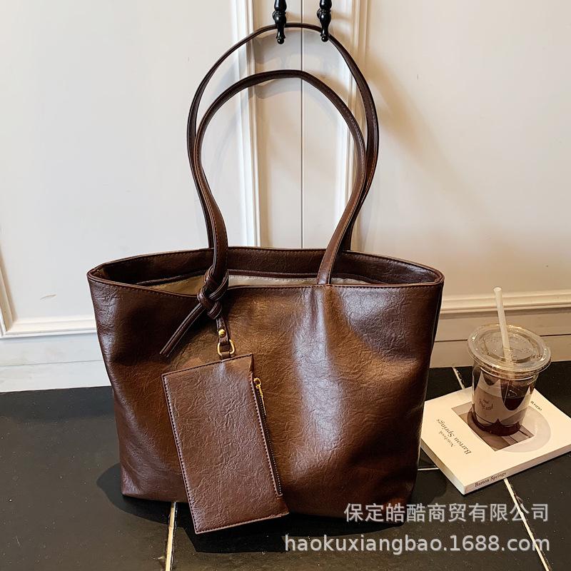 This year's popular bag women's large-capacity 2025 new autumn and winter versatile simple retro shoulder bag commuter tote bag