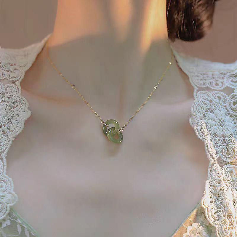 

Obviously the same new Chinese earrings, safety buckle necklace, classical temperament, national style earrings, cheongsam and Hanfu.