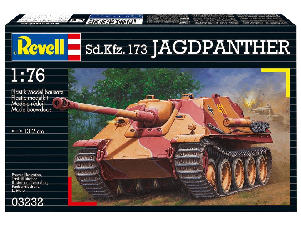 German Revell Jagdpanther with Diorama 03232 Plastic Model 1/76