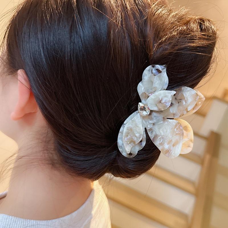 Trendy Star-Style Triangle Bougainvillea 3D Acetate Claw Clip with Exquisite Diamond-Encrusted Elegance for Women, High Quality