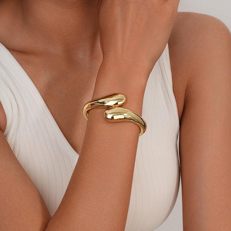Interlocking Ring Open Bangle - European & American Light Luxury Design for Women