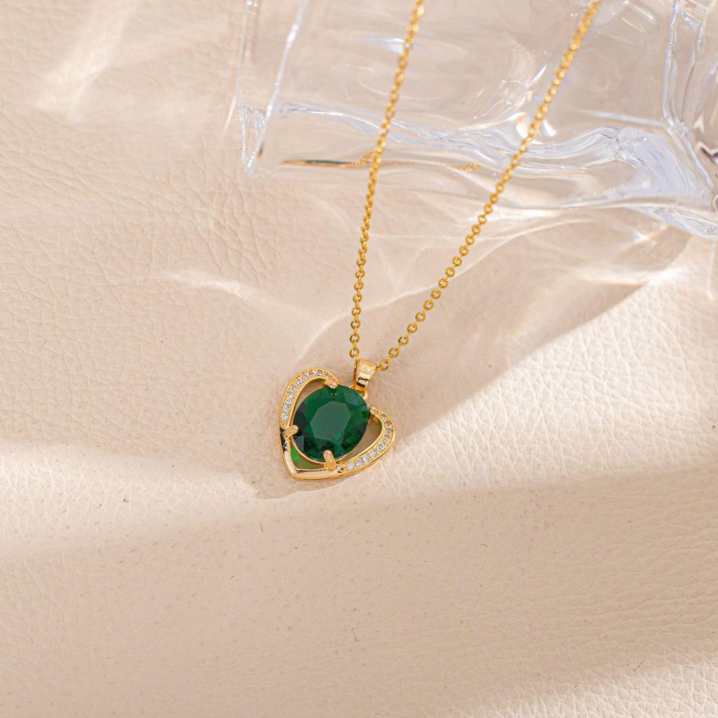 Simple Titanium Steel Necklace: European & American Style, Colorful Zircon Peach Heart Pendant, 14K Gold-Plated with Lasting Color.