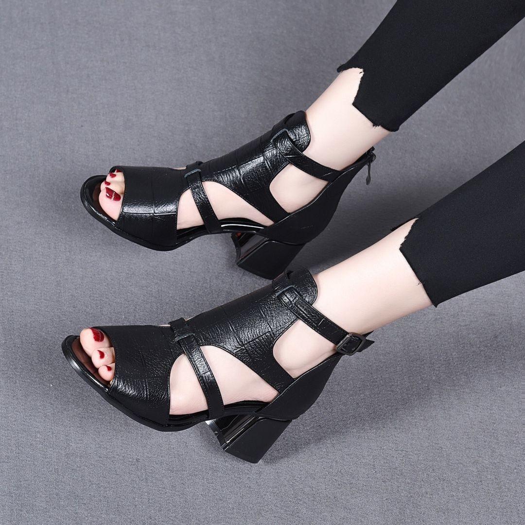 Women s Roman-style Sandals with Thick Heels Open Toe and Buckle Fastening 35 1939₽