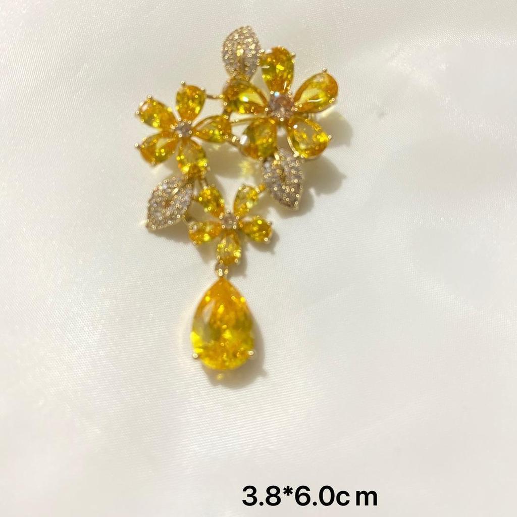High-End Zircon Flower Copper Brooch Fashion Pin Elegant Brooch Clothing Accessories Women'S Gifts